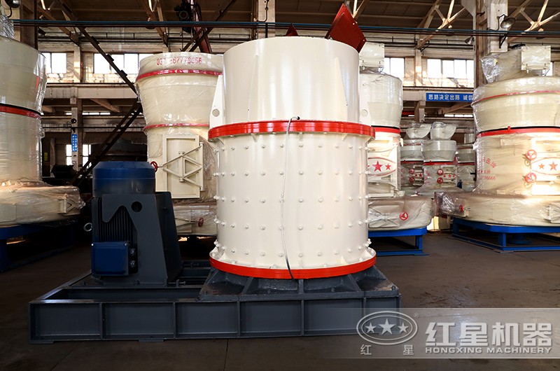 已經(jīng)生產(chǎn)好準備裝車發(fā)往現(xiàn)場的復(fù)合破碎機